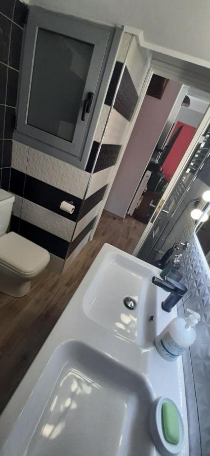 Stylish Apartment Close To Rafina Port Exterior foto